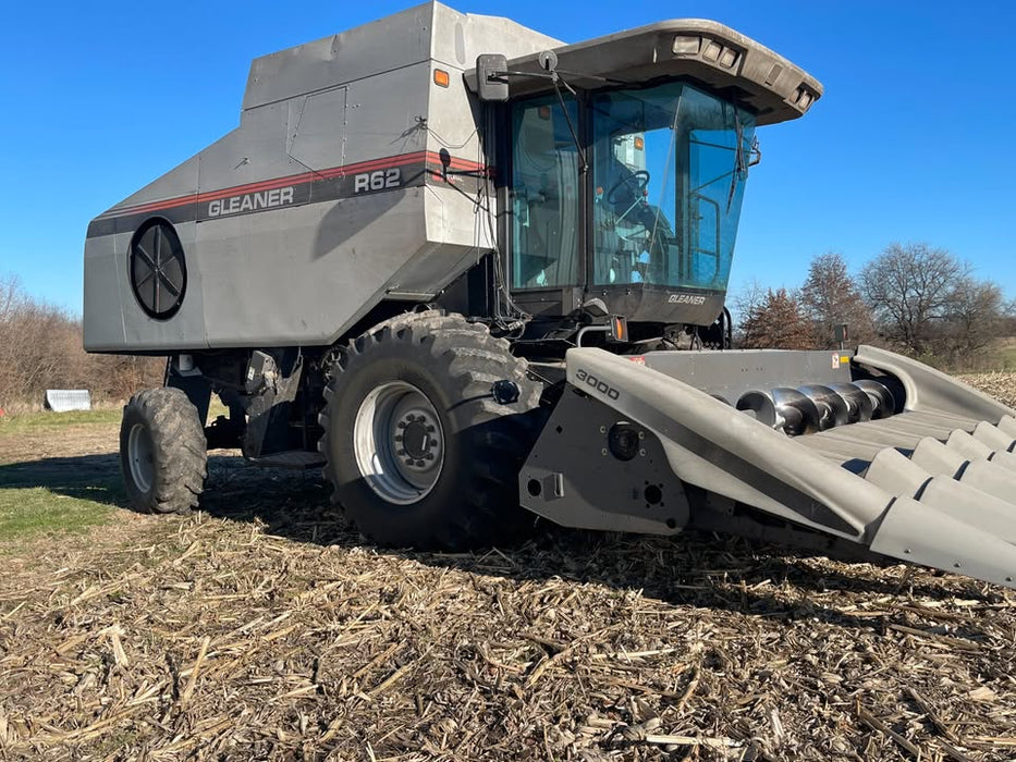 Gleaner R62 for sale ref 50382456 - MachineryBroker.com